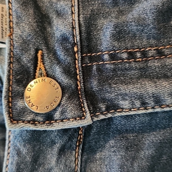 [Lane Bryant] Mid Rise Girlfriend Shorts - Size 26 - Picture 4 of 7